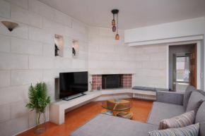 Elegant Family Apartment with free private parking